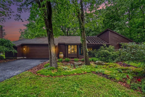 $549,900 | 7606 Leyton Drive Southeast, Ada, MI 49301