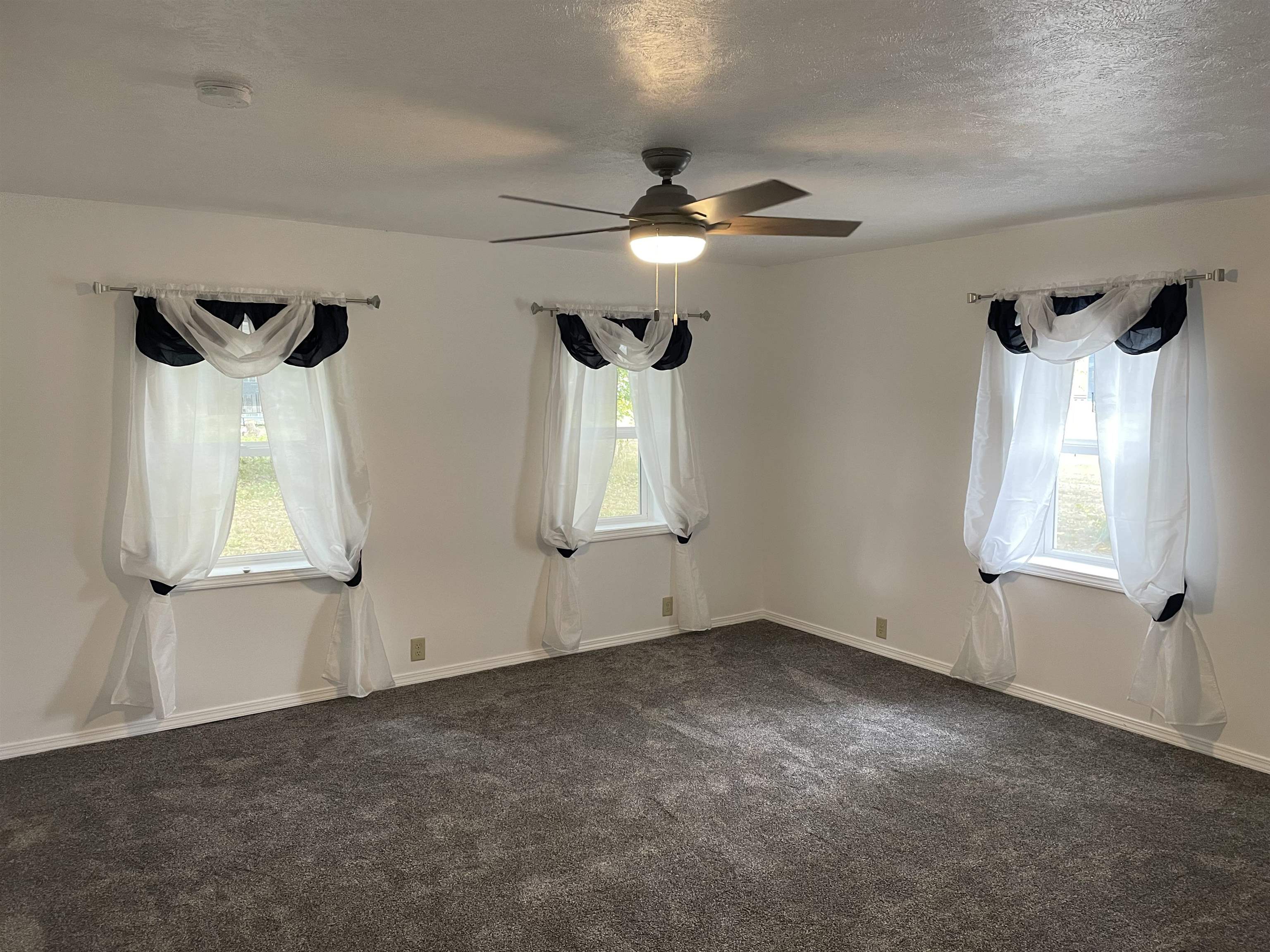 250 North Indiana Street Waterloo, IN 46793 - Photo 6 of 27