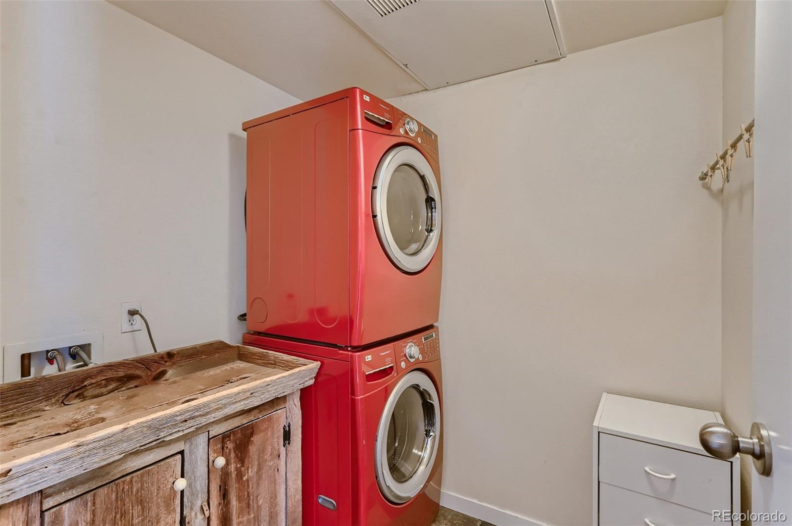 4580 Broadway, Unit 223 Boulder, CO 80304 - Photo 21 of 28 a utility room with dryer and washer