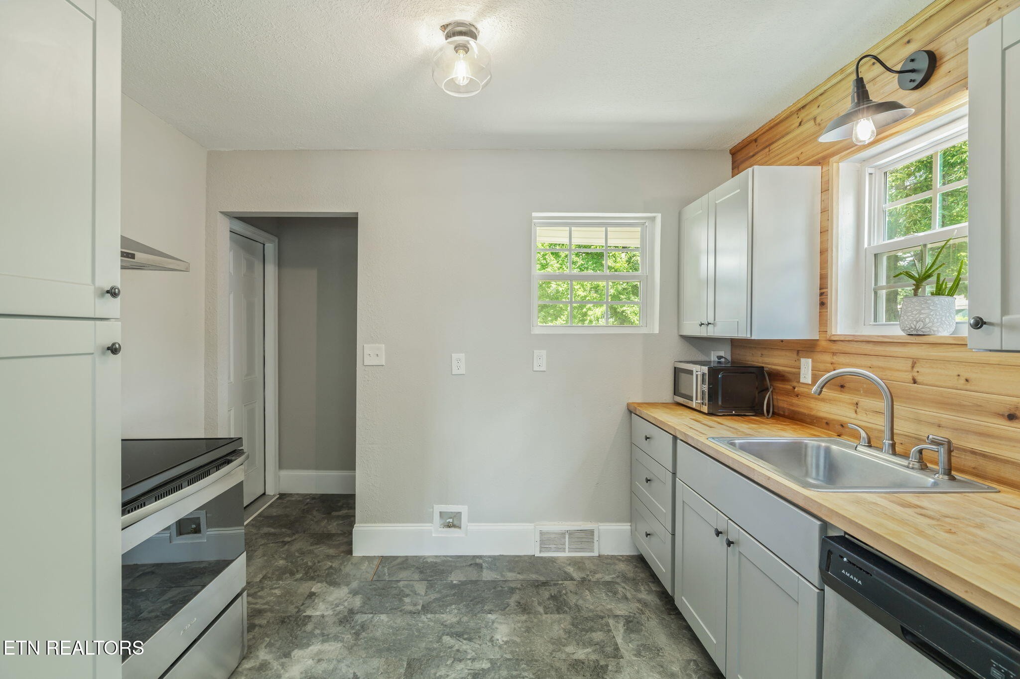 1911 Crest Road Maryville, TN 37804 - Photo 12 of 51 Gallery Image 12