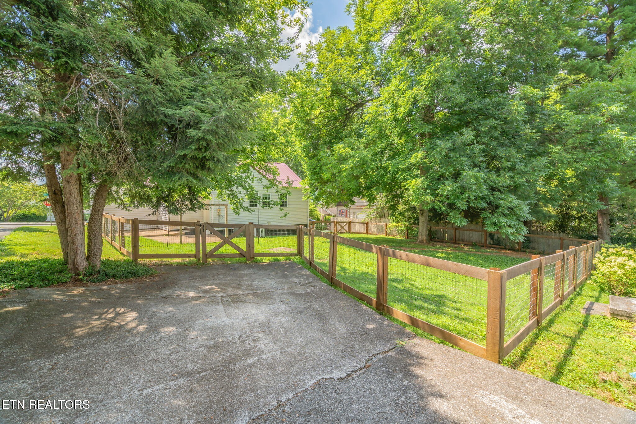 1911 Crest Road Maryville, TN 37804 - Photo 40 of 51 Gallery Image 40