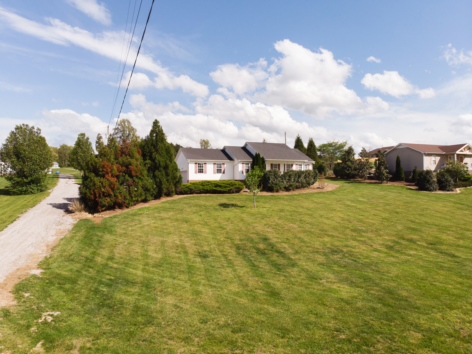 913 Franklin Road Charlotte, TN 37036 - Photo 3 of 30 Gallery Image 3