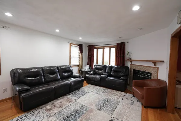$845,000 | 93 A Lexington Street, Burlington, MA 01803