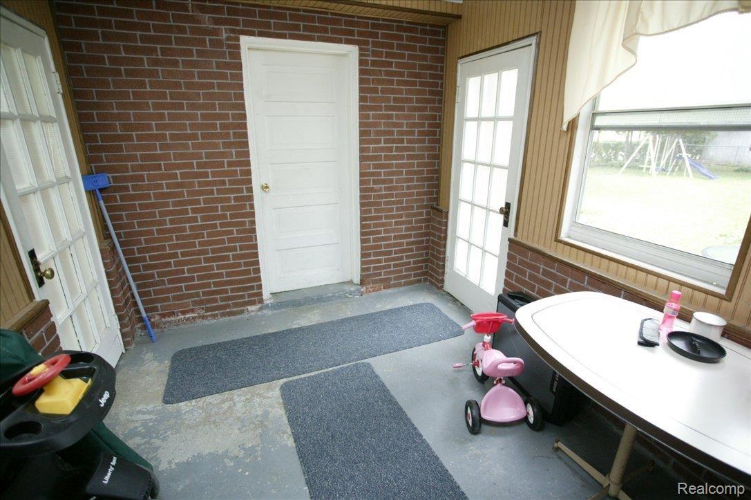 15050 Graham Road Redford, MI 48239 - Photo 19 of 25 BREEZEWAY