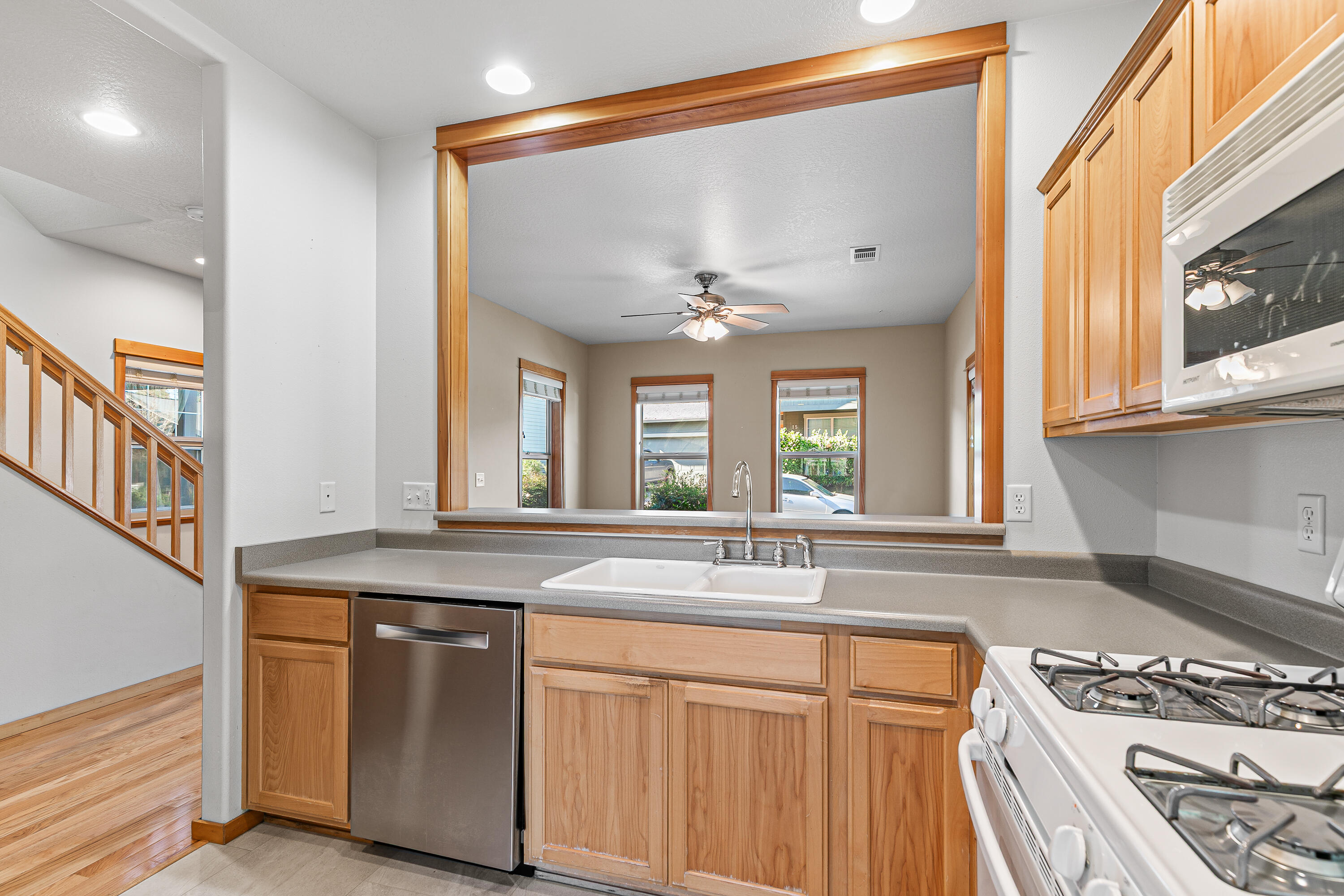 5 Logan Way Talent, OR 97540 - Photo 11 of 35 9R9A6289
