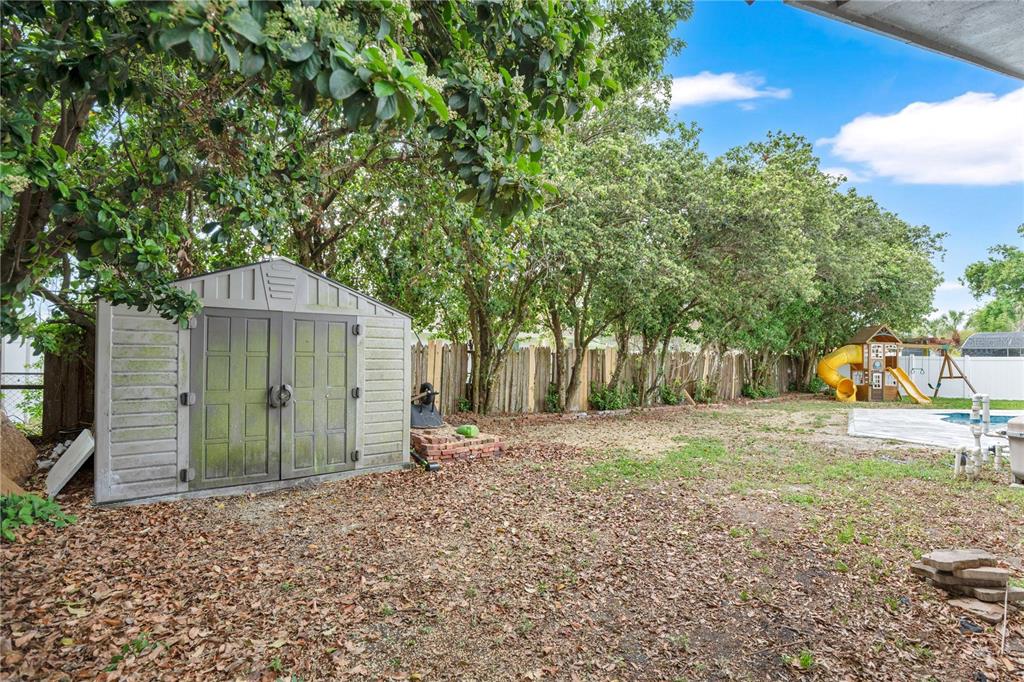 4222 Old Dominion Road Orlando, FL 32812 - Photo 28 of 49 a backyard of a house with a table and chairs