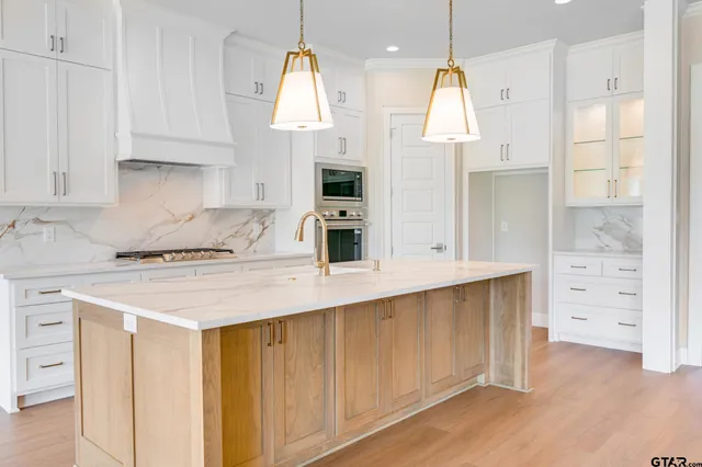 $705,000 | 17477 Fm 1253, Lindale, TX 75771