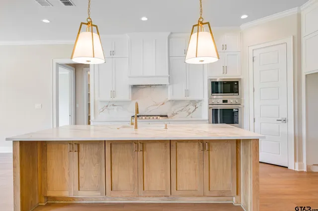 $705,000 | 17477 Fm 1253, Lindale, TX 75771