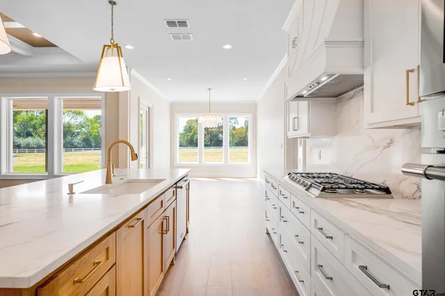 $705,000 | 17477 Fm 1253, Lindale, TX 75771