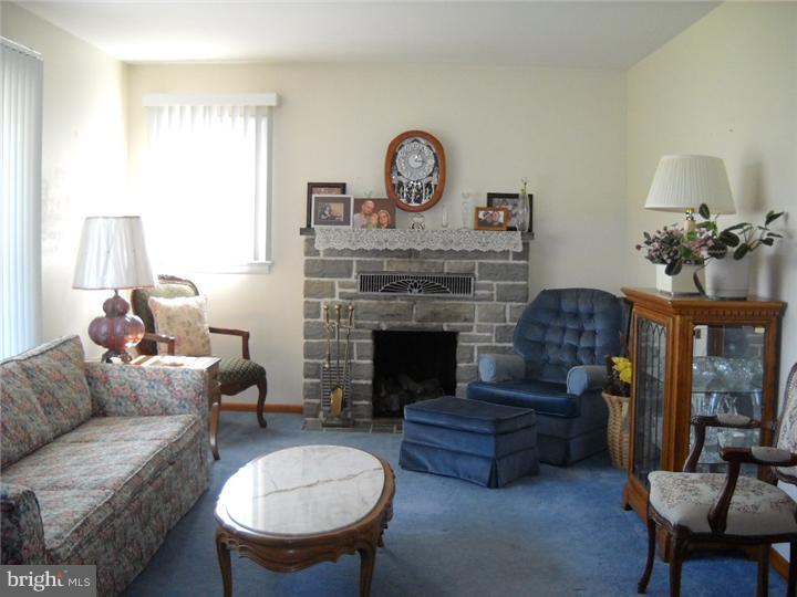 1835 Halltown Road Hartly, DE 19953 - Photo 3 of 25 Living Room