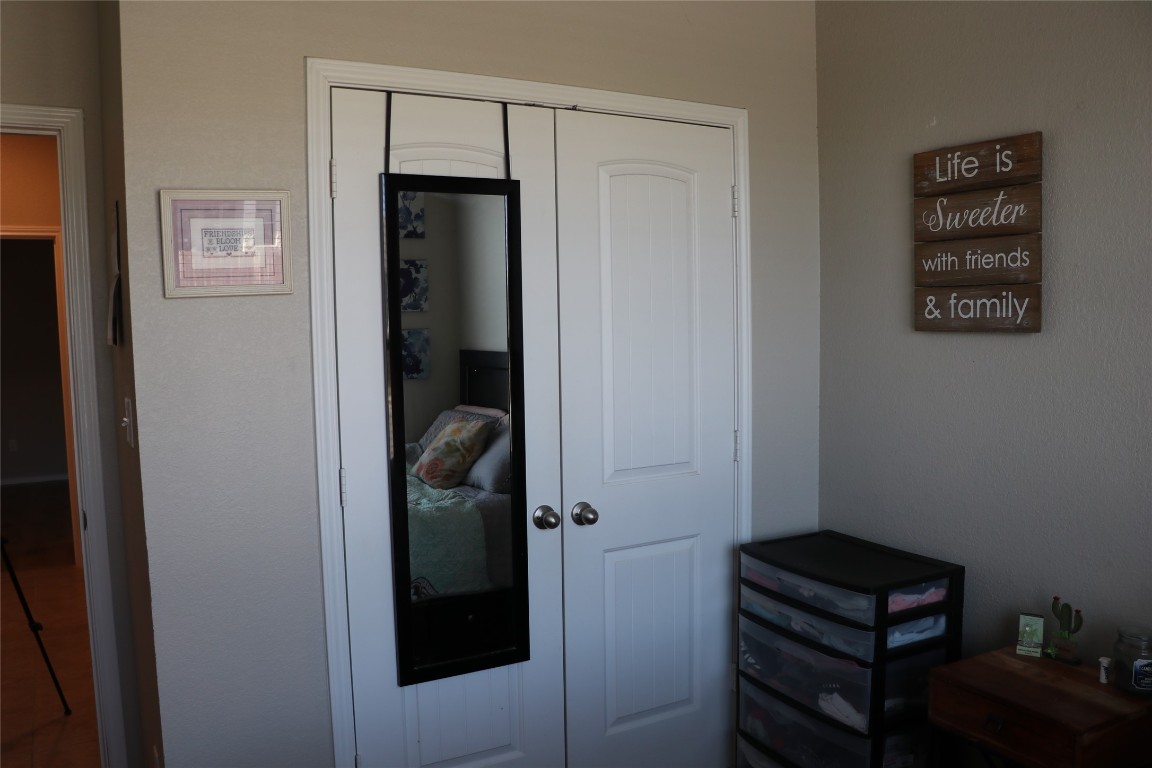 321 Parrot Tulip View Pflugerville, TX 78660 - Photo 5 of 33 a room that has a window in it