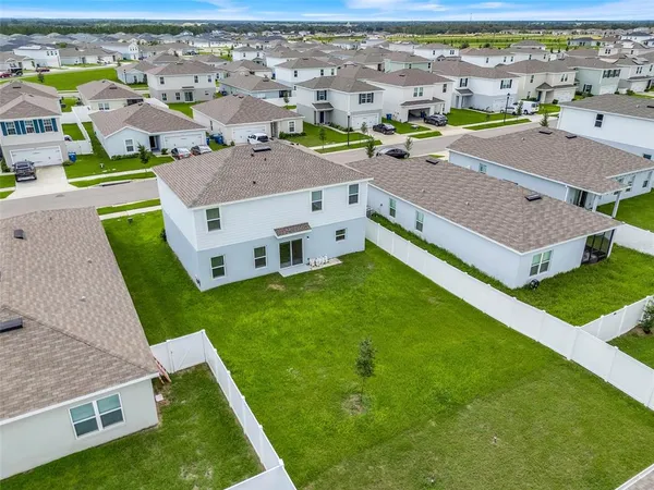 a view of a house with backyard