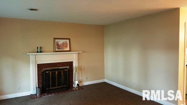 100 Lawrence Street Clinton, IA 52732 - Photo 3 of 14 Gallery Image 3