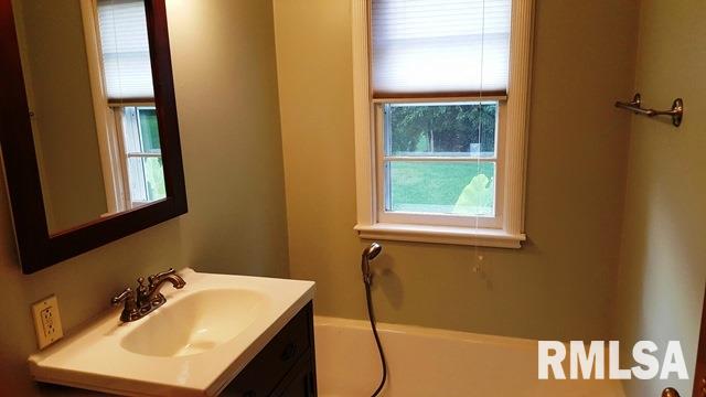 100 Lawrence Street Clinton, IA 52732 - Photo 6 of 14 Gallery Image 6