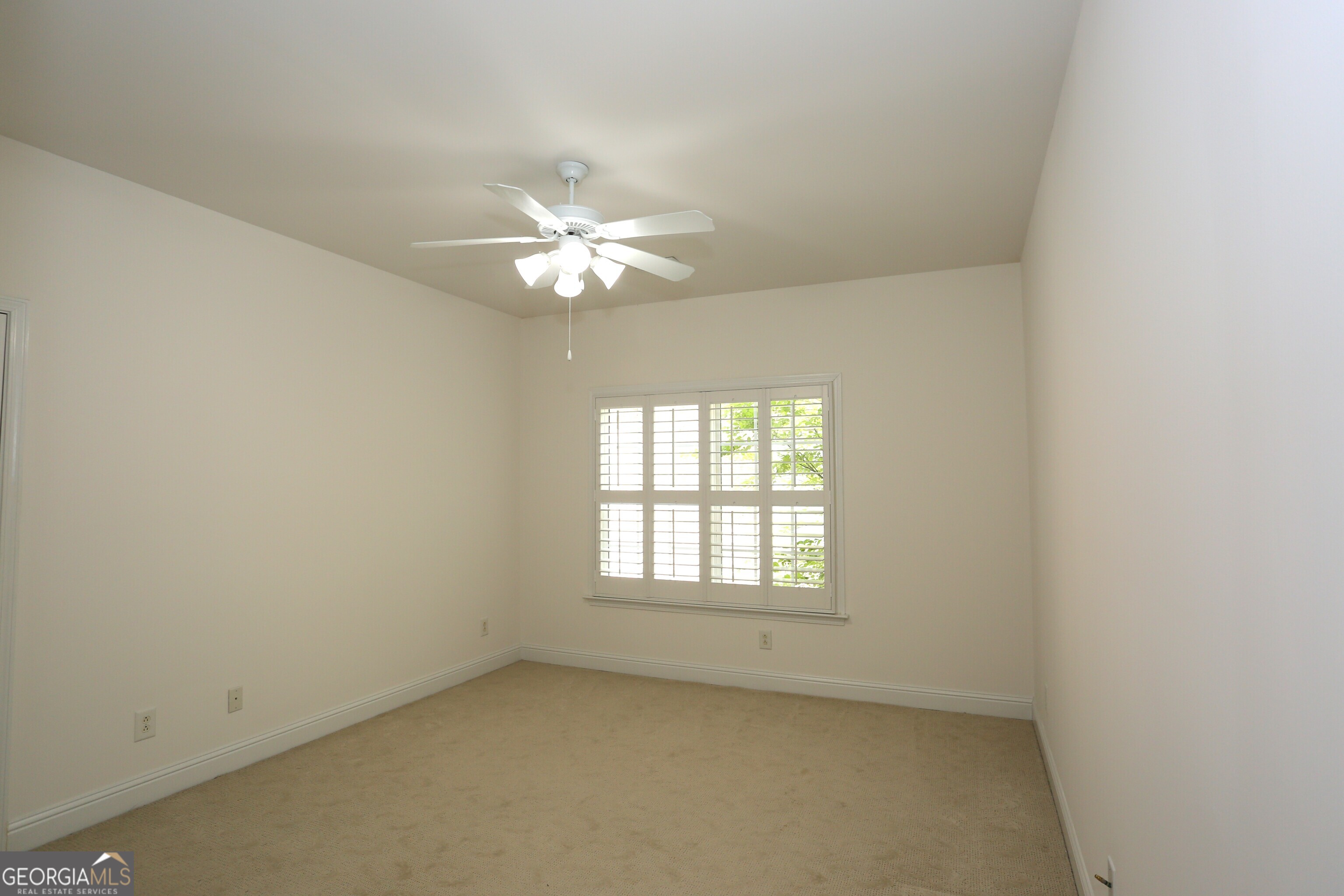 859 Tufthunter Macon, GA 31210 - Photo 60 of 94 an empty room with a window