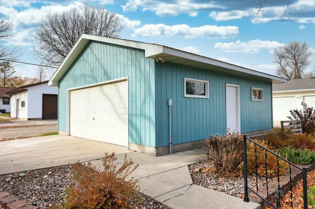 $249,000 | 606 South 10th Street, Olivia, MN 56277