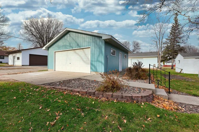 $249,000 | 606 South 10th Street, Olivia, MN 56277