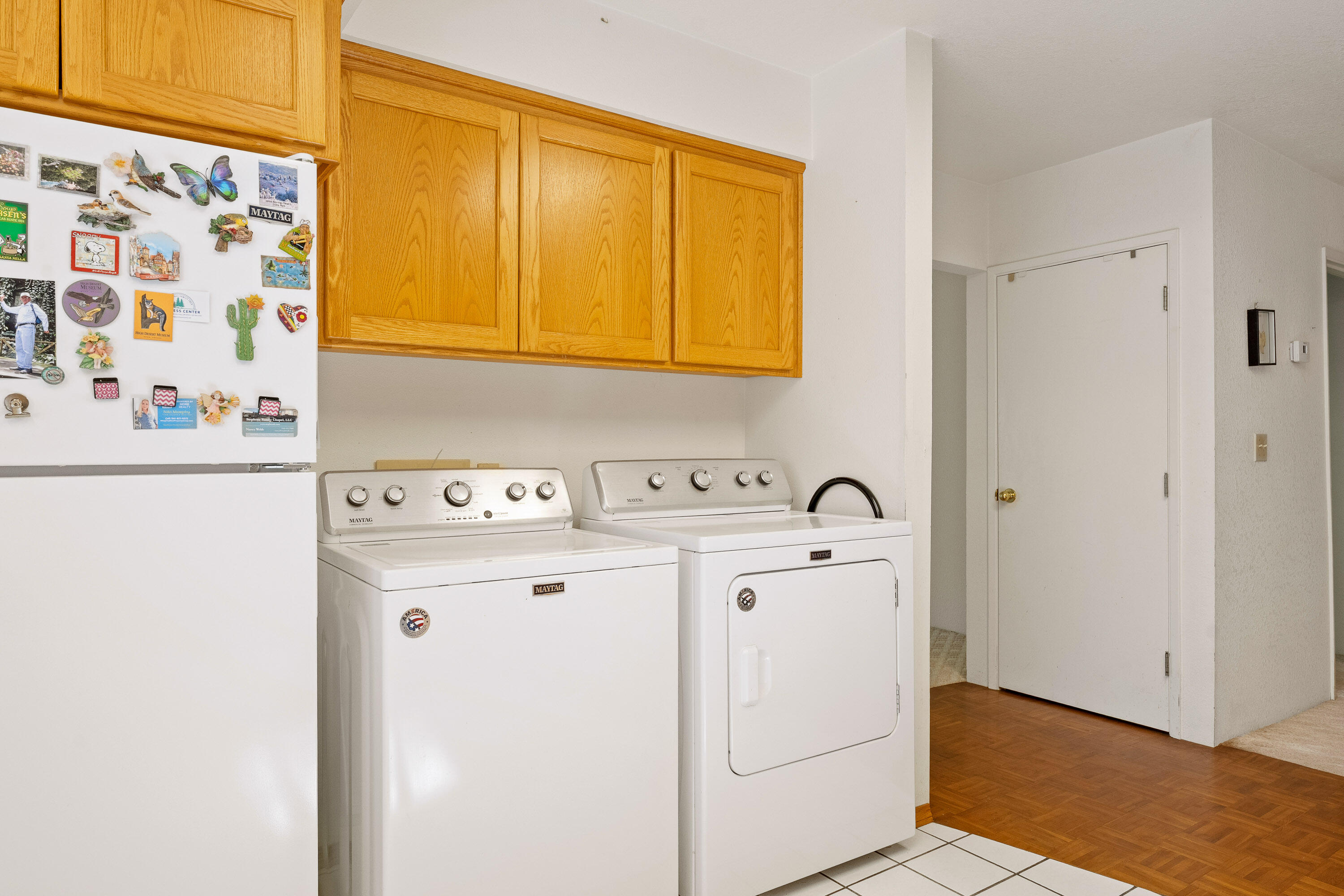 905 Summit Loop Grants Pass, OR 97527 - Photo 10 of 43 Kitchen Laundry