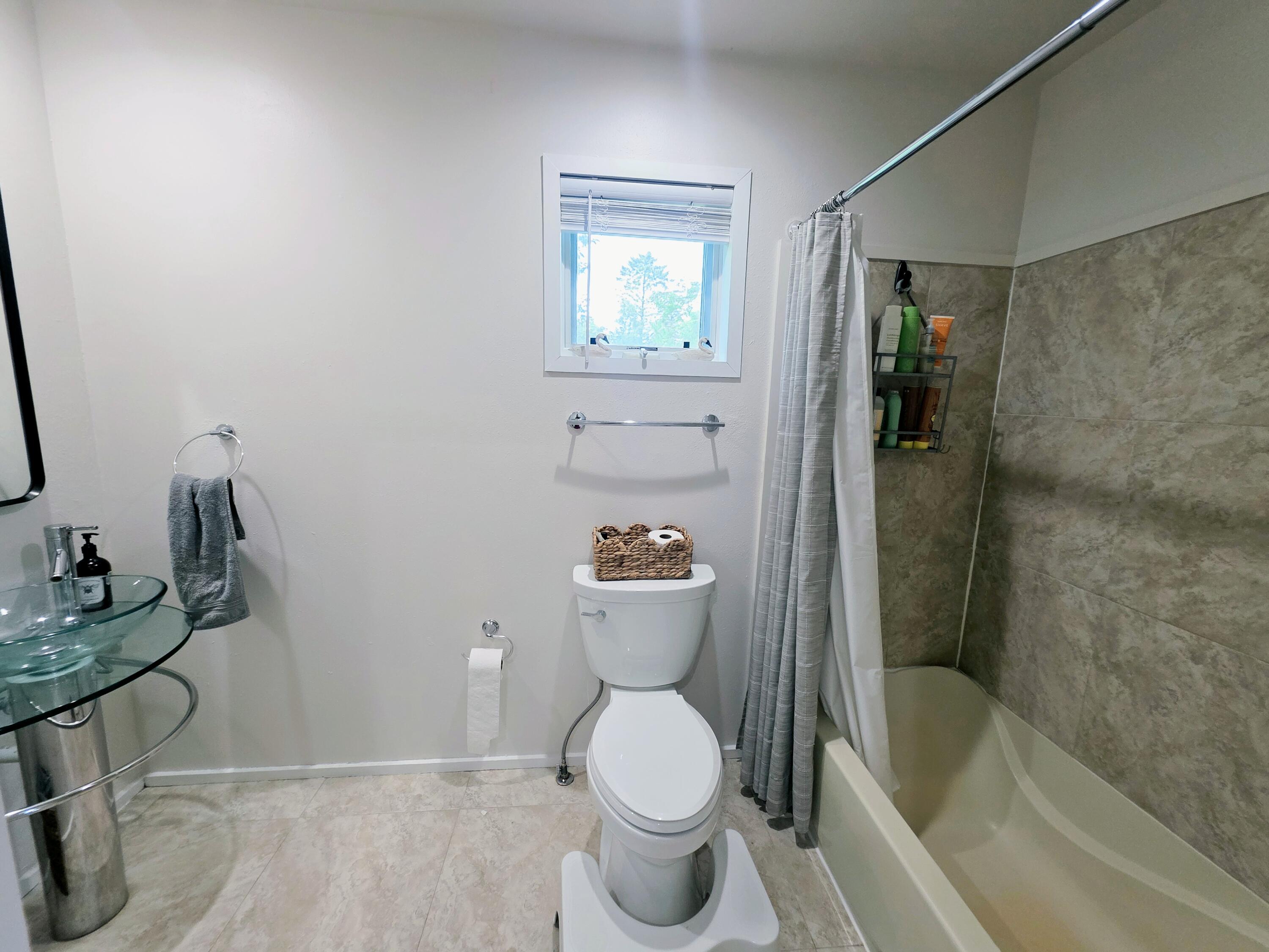 6022 North Sunny Point Road Milwaukee, WI 53209 - Photo 22 of 32 1000046589
