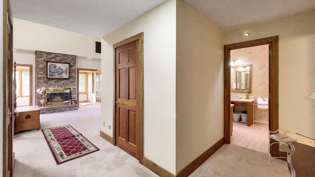 212 Hammond Road Greenwood, SC 29646 - Photo 19 of 40 Primary Suite