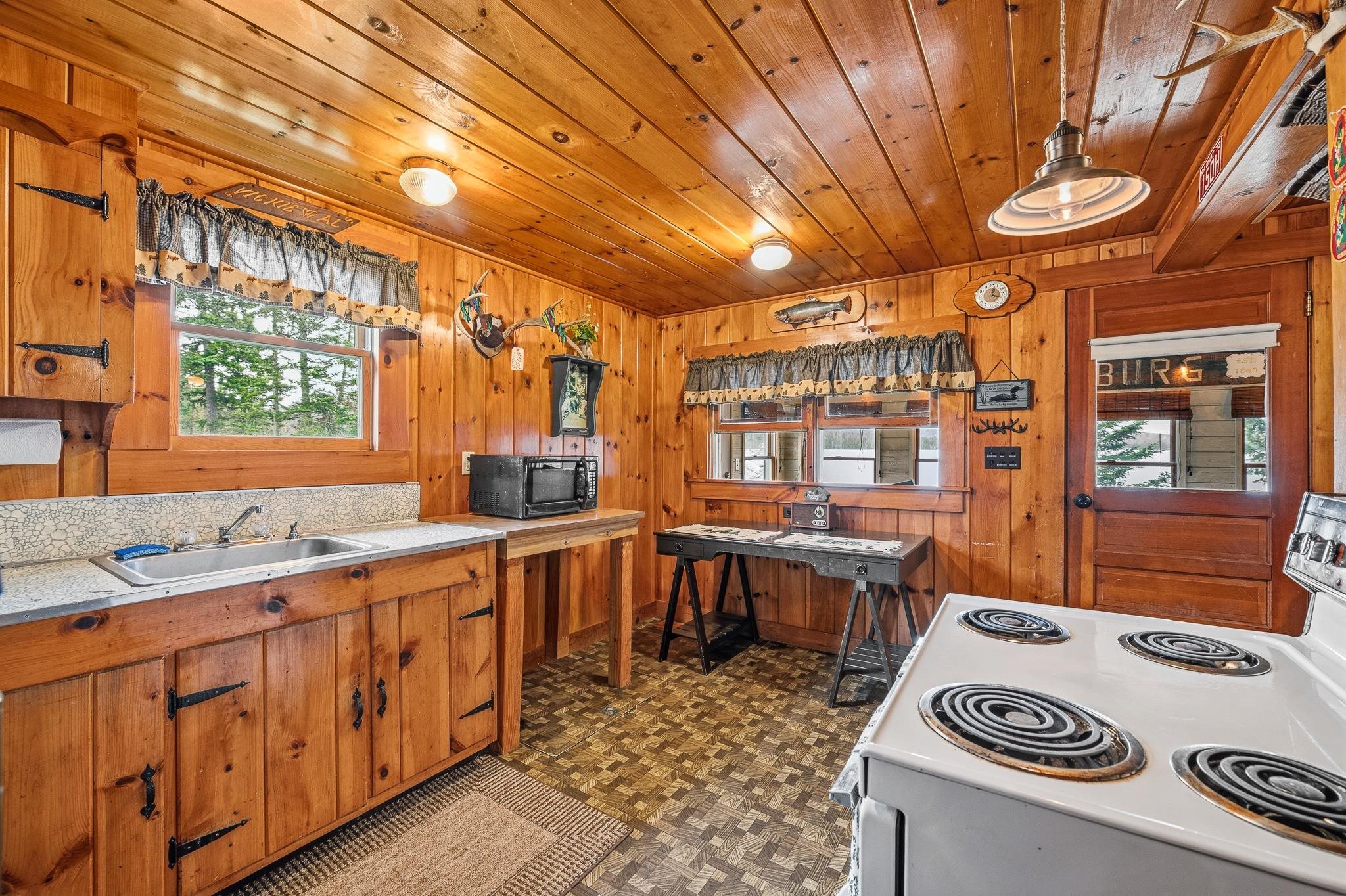 211 Beach Road Pittsburg, NH 03592 - Photo 14 of 59