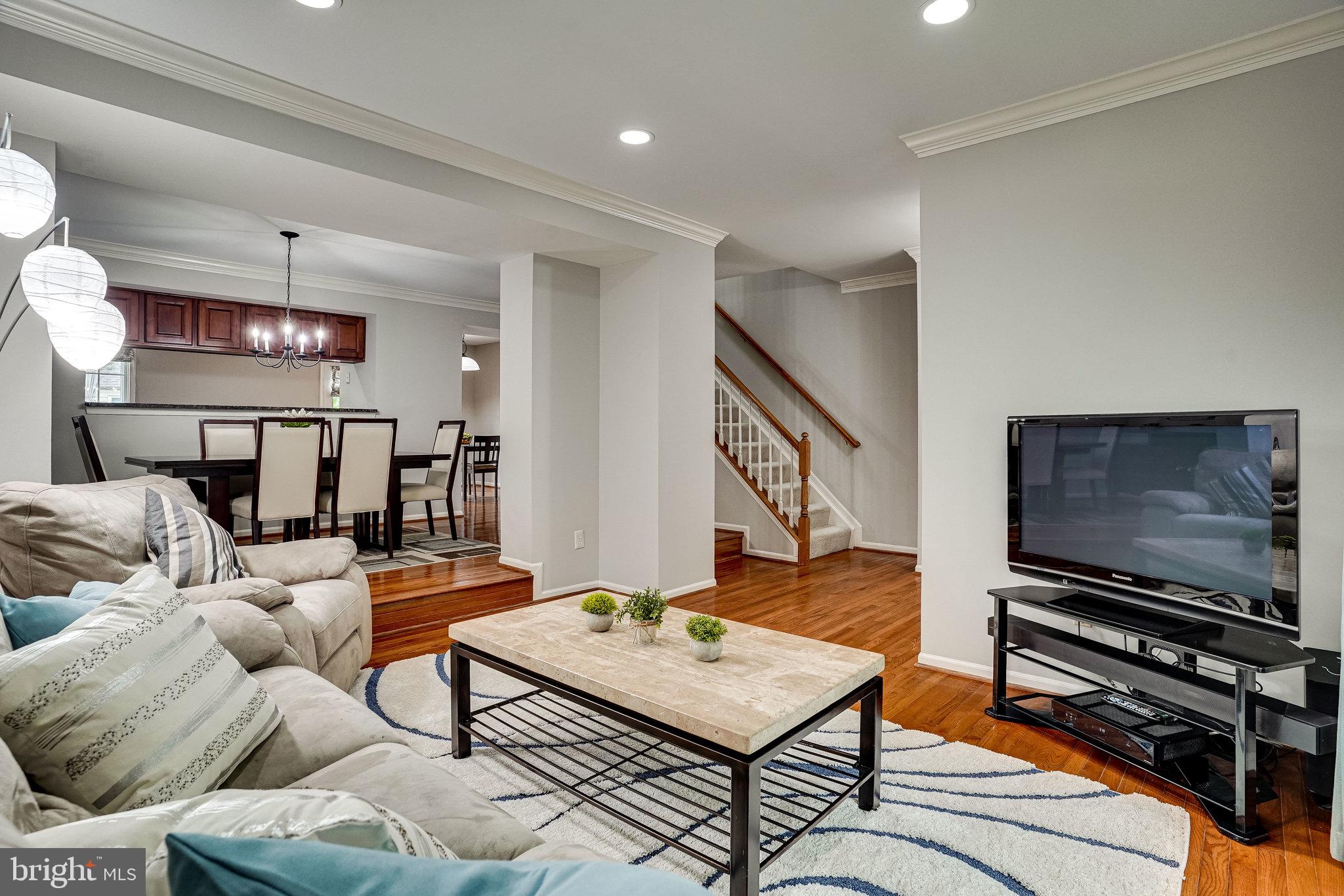 6515 Milva Lane Springfield, VA 22150 - Photo 7 of 40 Living room