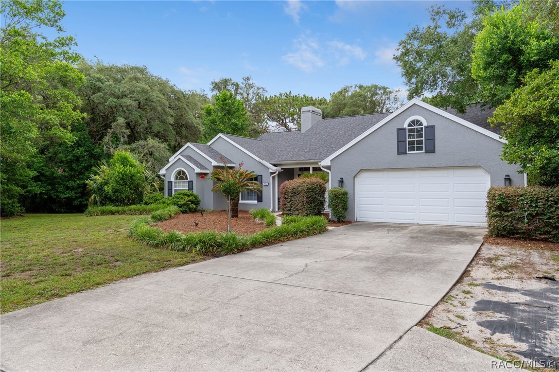 2460 West Pine Ridge Boulevard Beverly Hills, FL 34465 - Photo 3 of 47 front view of a house with a yard