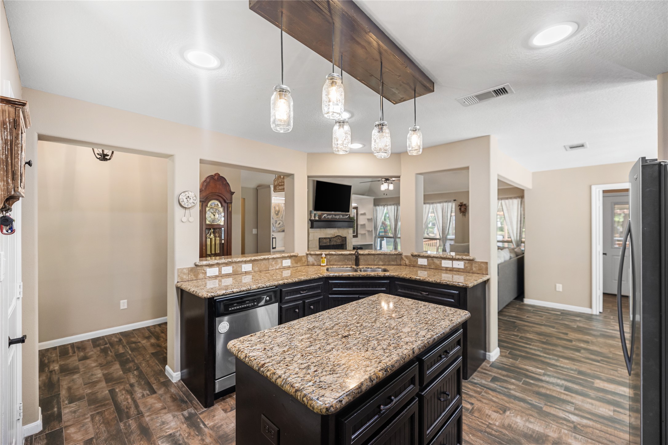 8997 Hickory Road Plantersville, TX 77363 - Photo 12 of 31