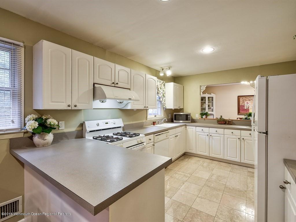6 Robin Road Holmdel, NJ 07733 - Photo 13 of 29 013_KITCHEN