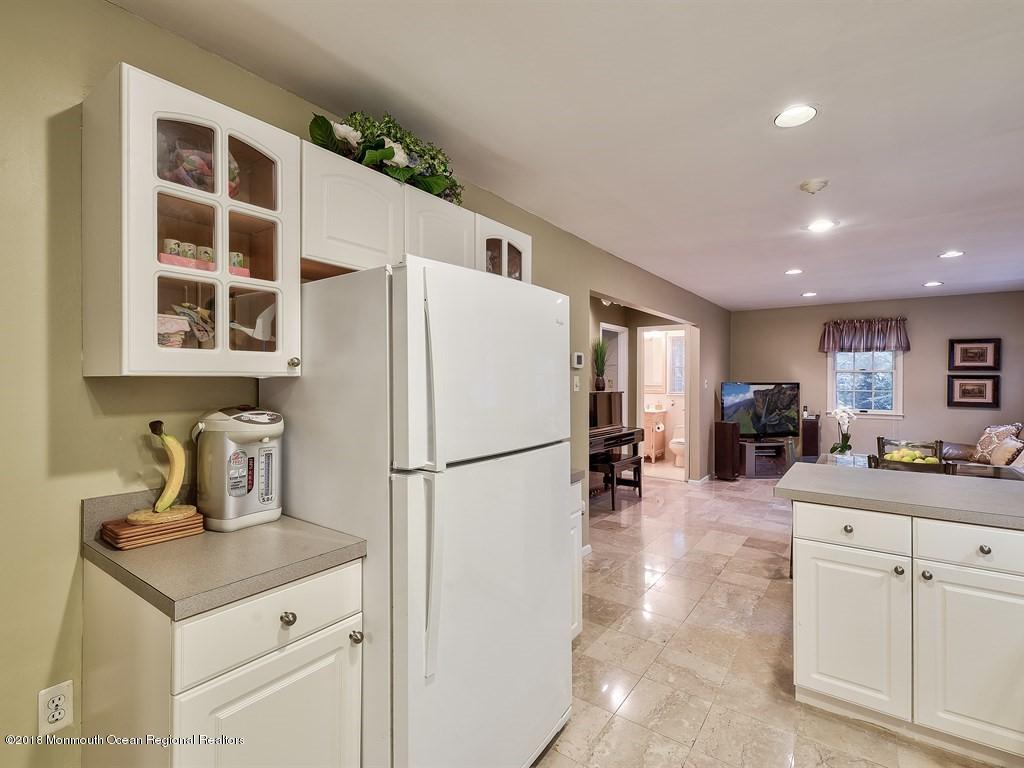 6 Robin Road Holmdel, NJ 07733 - Photo 17 of 29 017_KITCHEN