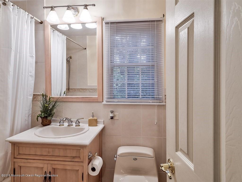 6 Robin Road Holmdel, NJ 07733 - Photo 19 of 29 019_BATHROOM