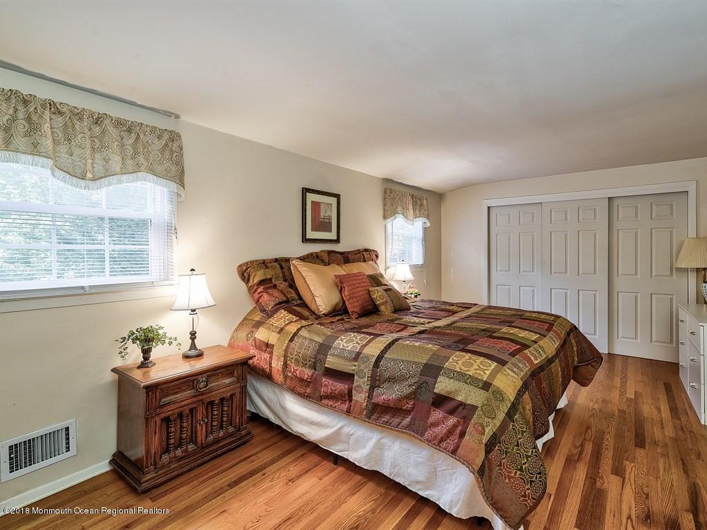 6 Robin Road Holmdel, NJ 07733 - Photo 21 of 29 021_MASTER BEDROOM