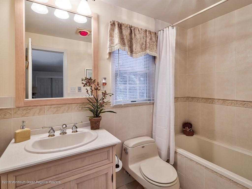 6 Robin Road Holmdel, NJ 07733 - Photo 22 of 29 022_MASTER BATHROOM