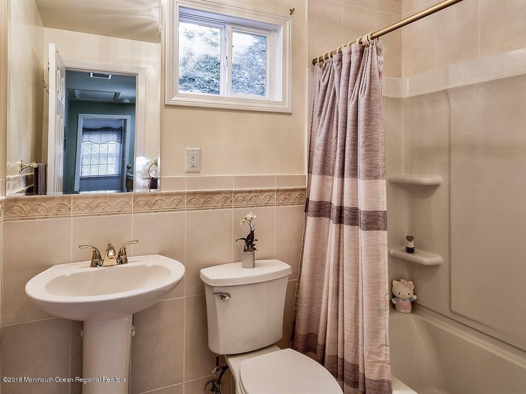 6 Robin Road Holmdel, NJ 07733 - Photo 25 of 29 025_BATHROOM