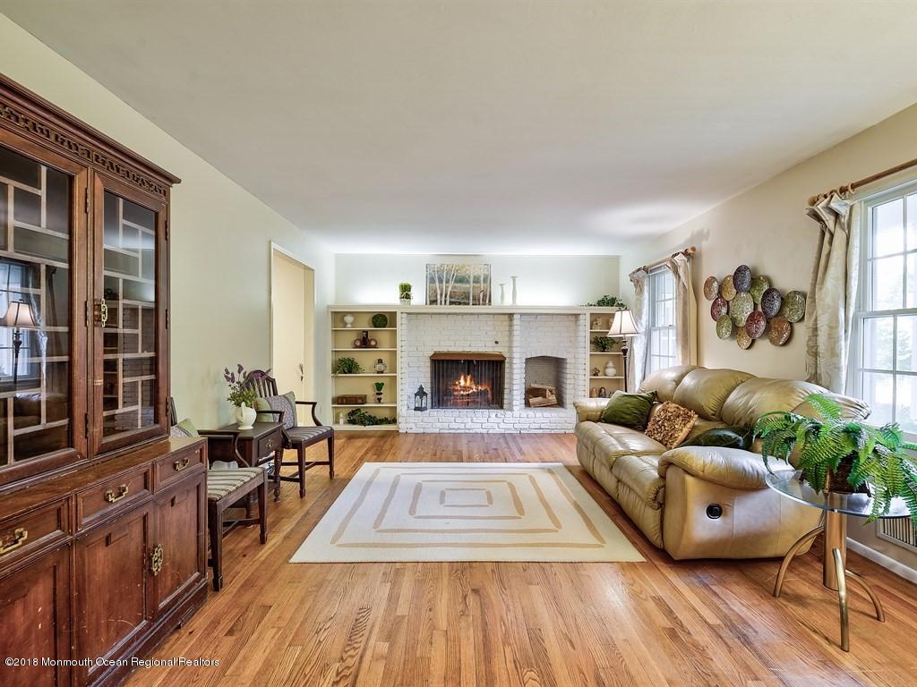 6 Robin Road Holmdel, NJ 07733 - Photo 5 of 29 005_LIVING ROOM