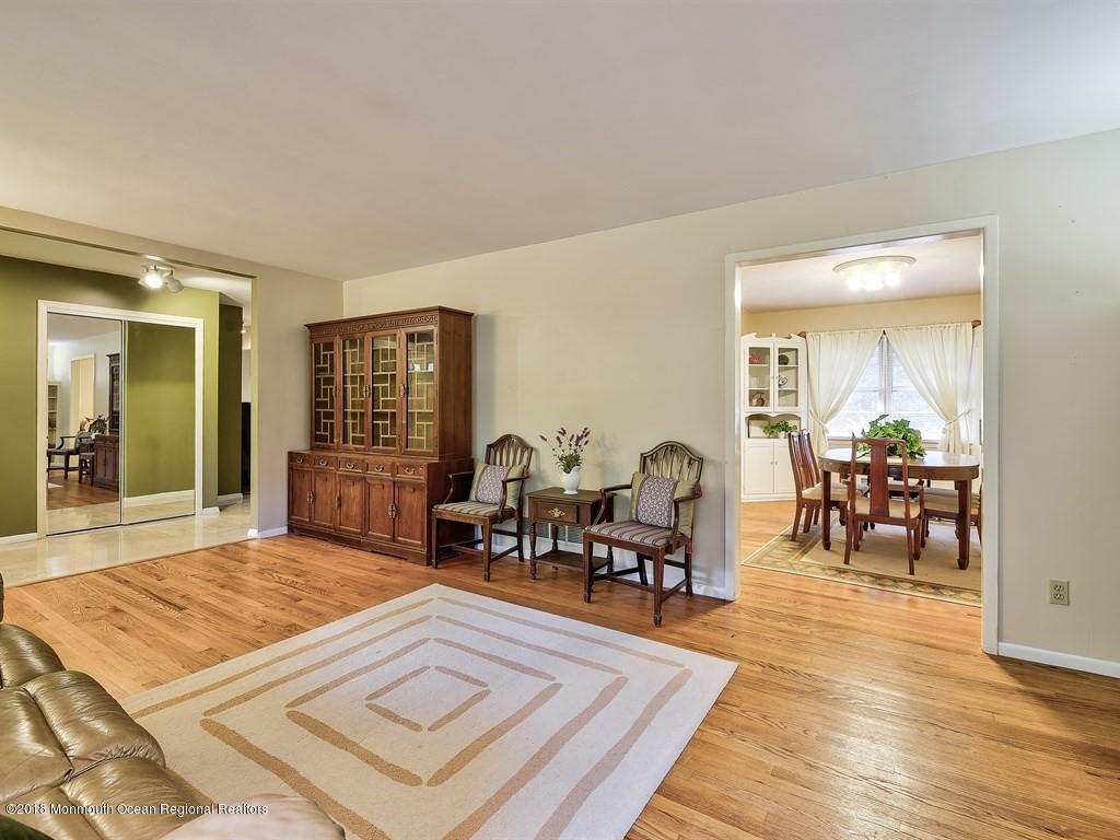 6 Robin Road Holmdel, NJ 07733 - Photo 7 of 29 007_LIVING ROOM
