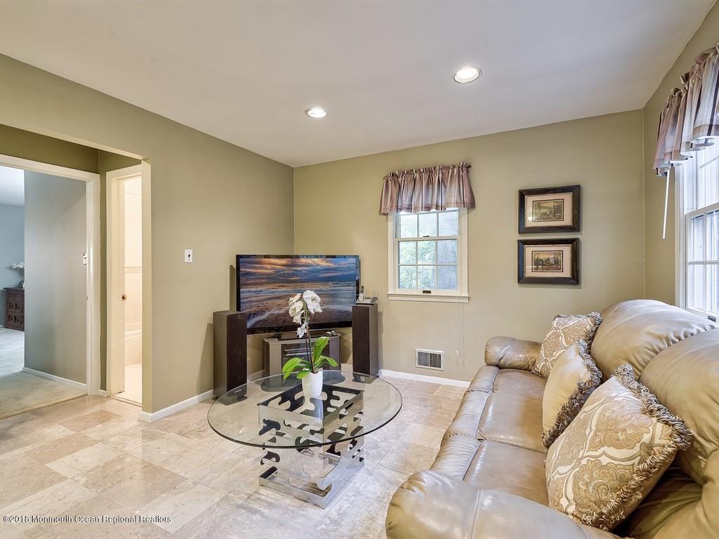 6 Robin Road Holmdel, NJ 07733 - Photo 9 of 29 009_DEN