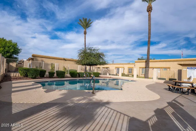 a view of a yard in front of house