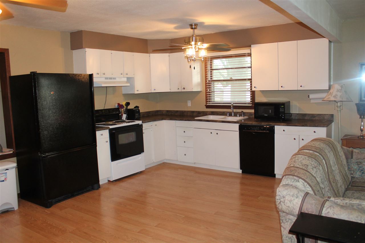 508 Devoe Street South Lone Tree, IA 52755 - Photo 2 of 9 Gallery Image 2