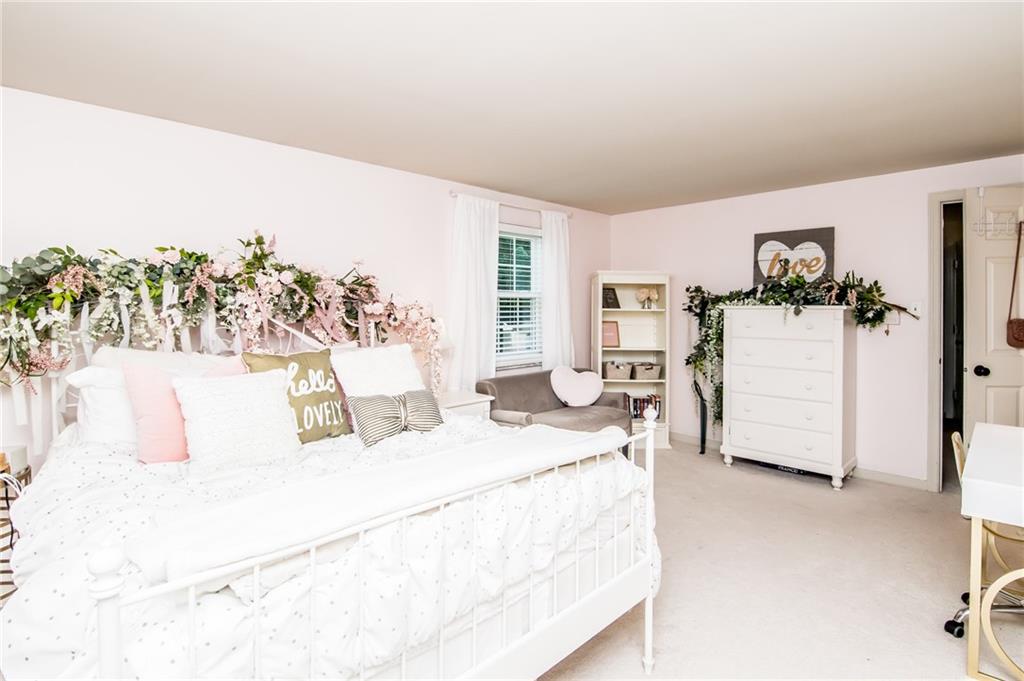 104 Bertley Ridge Drive Coraopolis, PA 15108 - Photo 16 of 25 a living room with furniture and a table