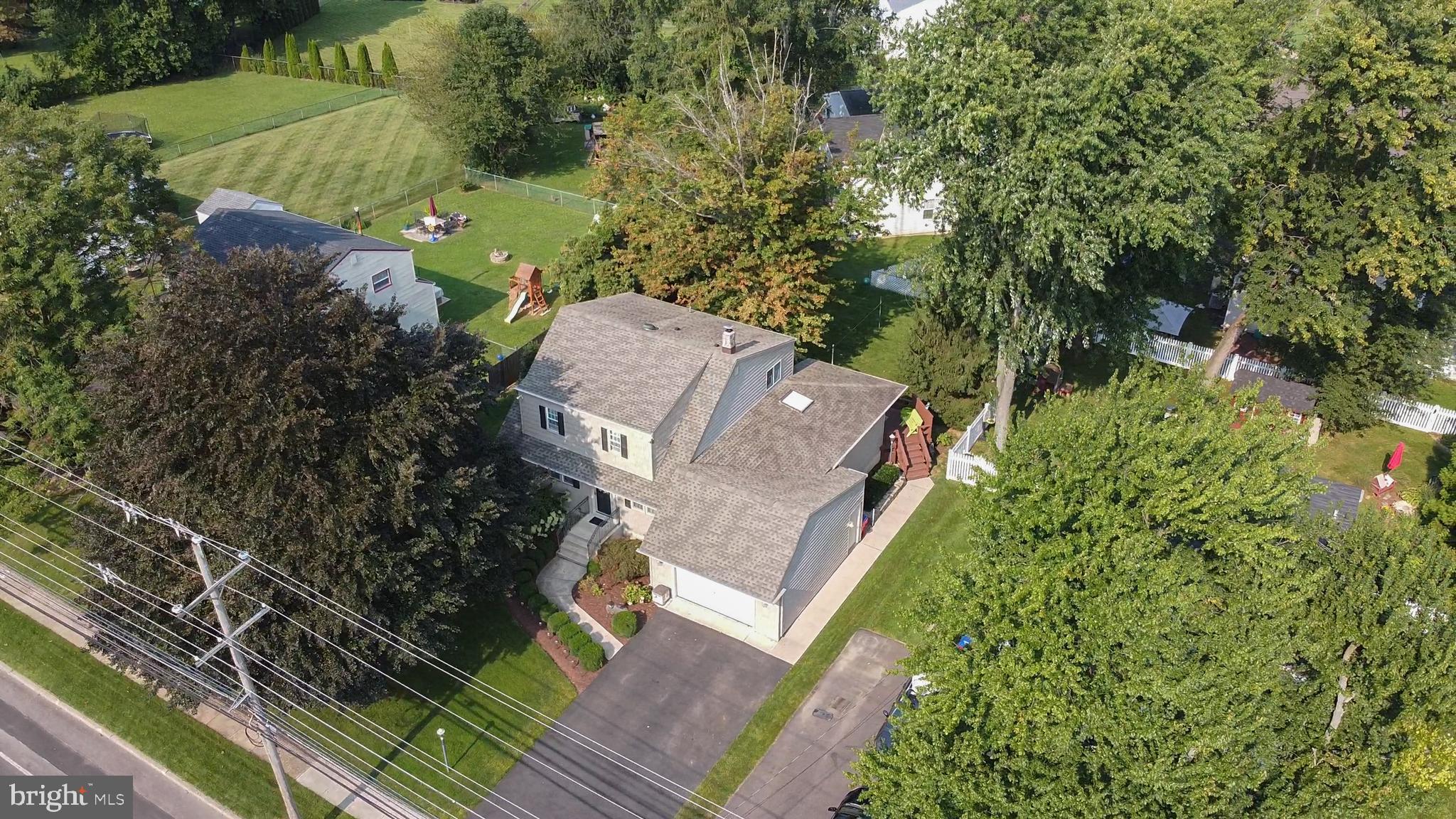 1040 Mearns Road Warminster, PA 18974 - Photo 1 of 38 Well maintained expanded cape
