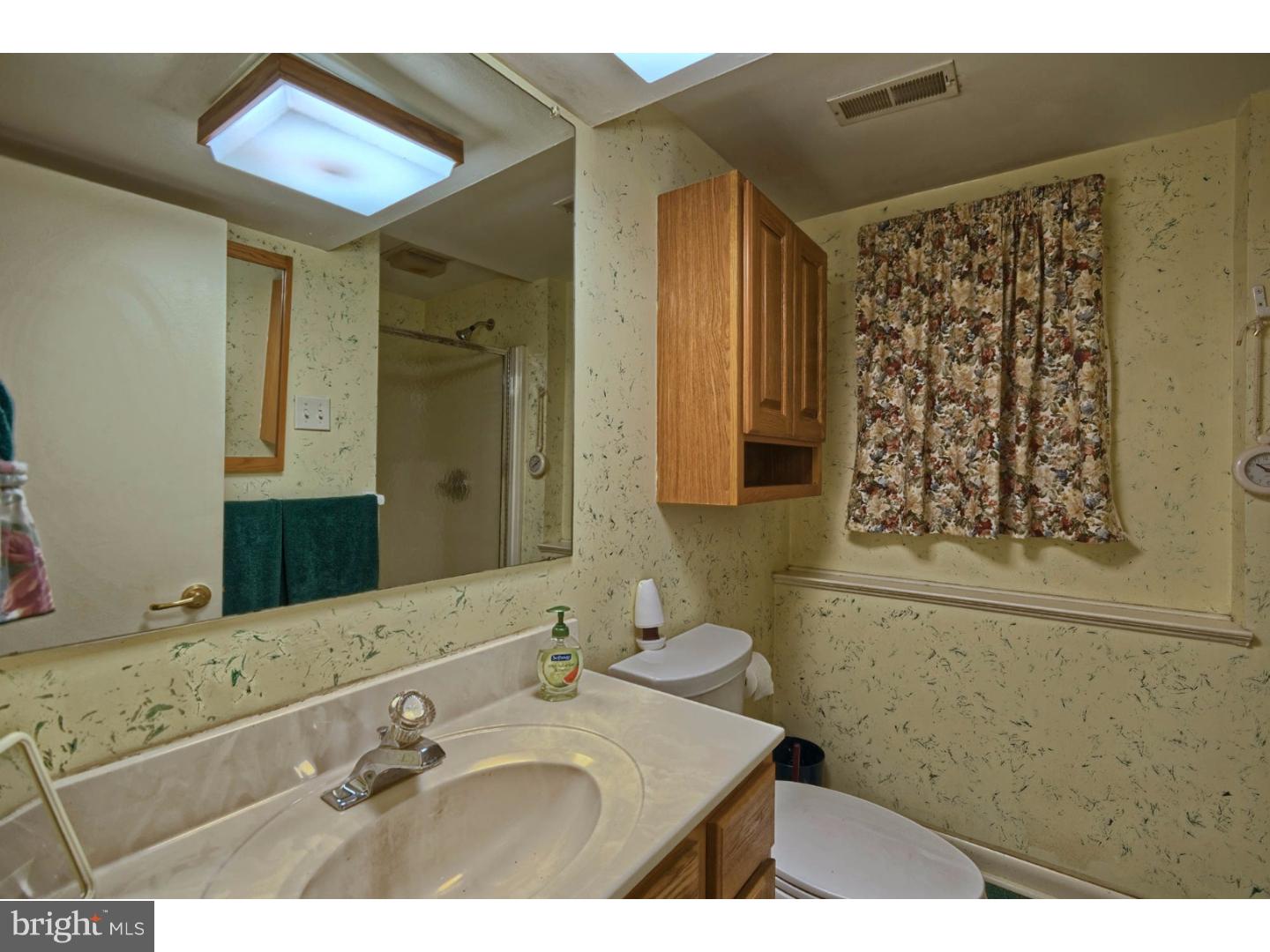 4 Fort Donelson Road Pennsville, NJ 08070 - Photo 22 of 25 Bathroom
