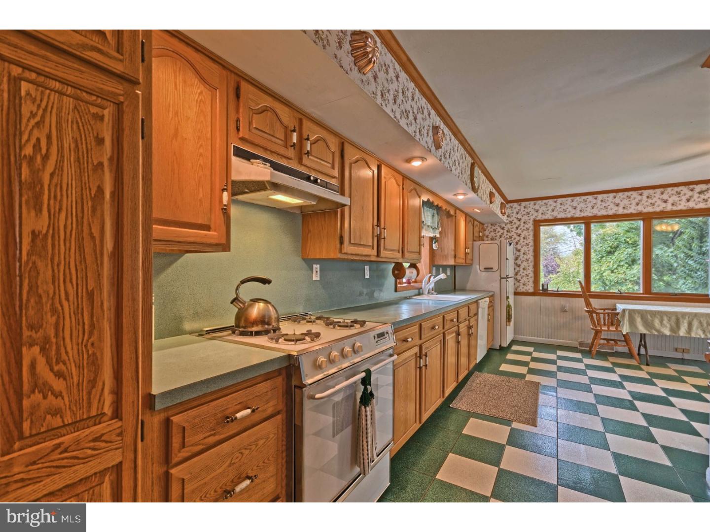 4 Fort Donelson Road Pennsville, NJ 08070 - Photo 8 of 25 Kitchen