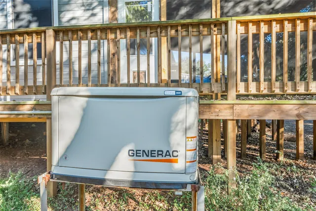 a picture of a bench in balcony