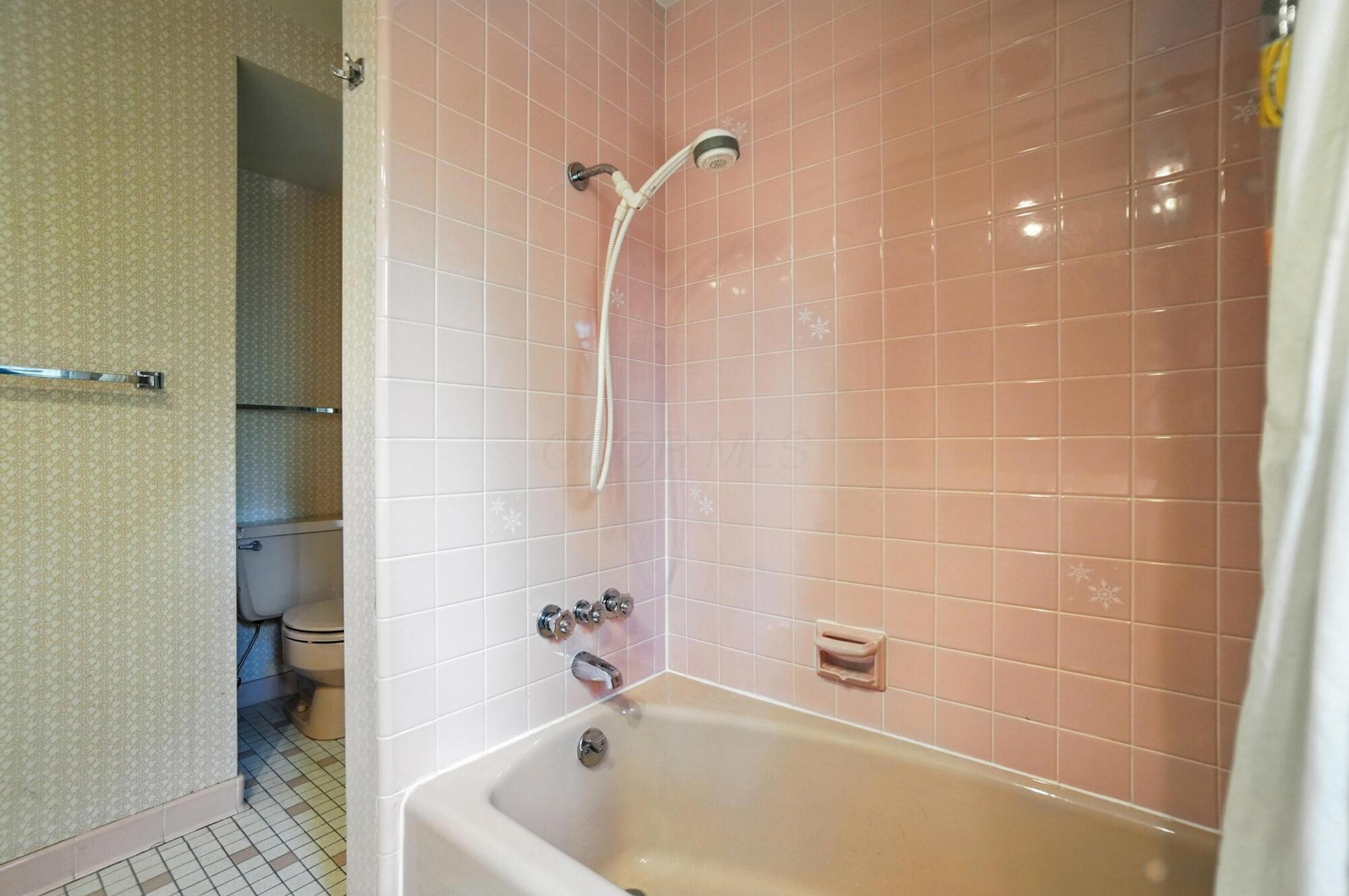 3885 Woodbridge Road Columbus, OH 43220 - Photo 74 of 158 070
