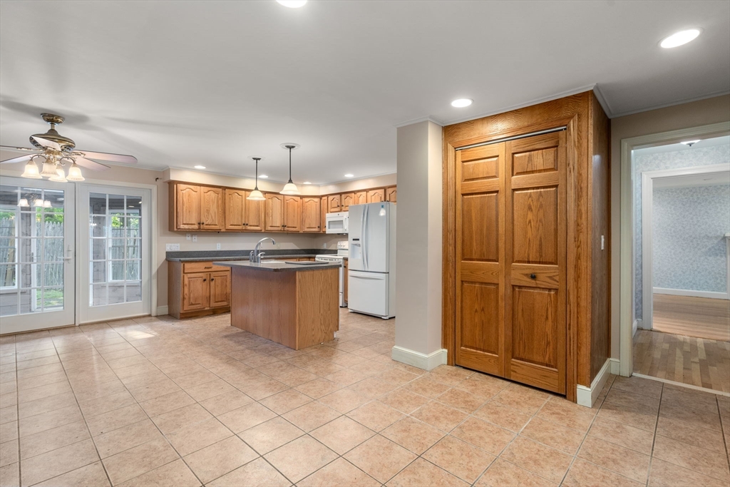 4 Old English Road Worcester, MA 01609 - Photo 3 of 33 Gallery Image 3