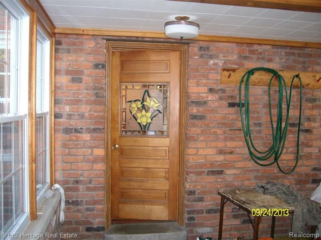 2881 East Cohoctah Road Howell, MI 48855 - Photo 7 of 16 2881 BREEZEWAY TO HOME.jpg