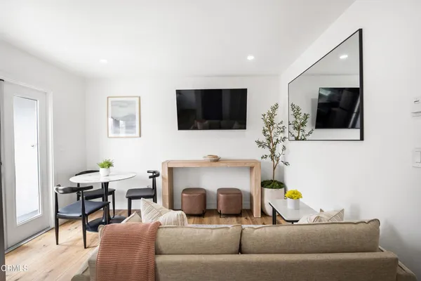 $2,395 | 894 Saratoga Street, Unit 3, Oxnard, CA 93035