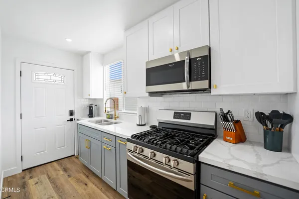 $2,395 | 894 Saratoga Street, Unit 3, Oxnard, CA 93035