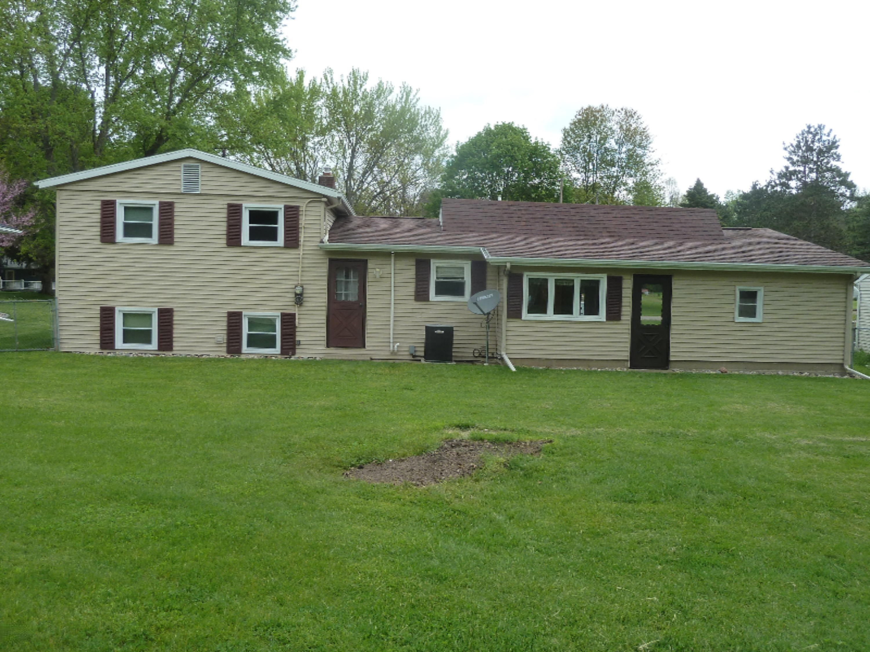 5414 Hoag Road Battle Creek, MI 49015 - Photo 2 of 36 P1020322